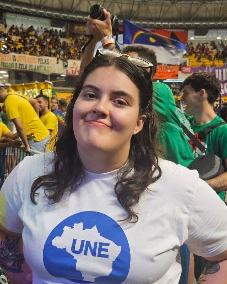Mari Lessa em ato de militância